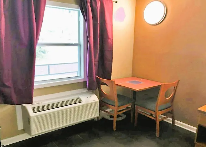 Hotel Oyo Downtown 2*